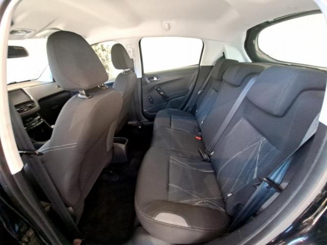 Peugeot 208 image 9
