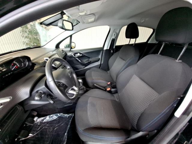 Peugeot 208 image 9
