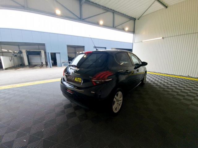 Peugeot 208 image 3