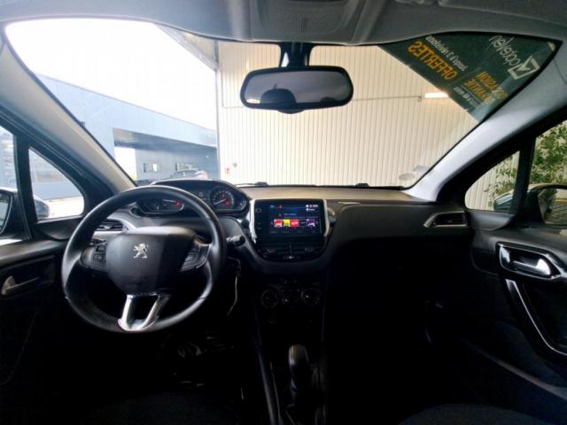 Peugeot 208 image 1