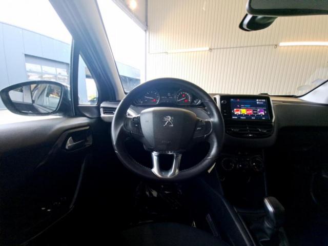 Peugeot 208 image 2