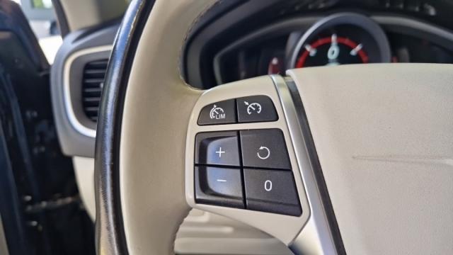 Volvo V40 image 8