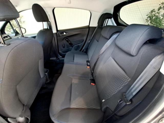 Peugeot 208 image 2