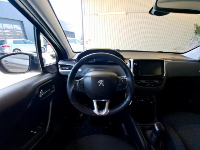 Peugeot 208 image 9