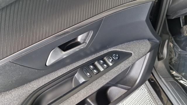 Peugeot 3008 image 2