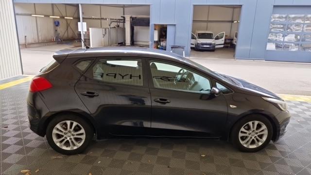 Kia Cee'D image 9