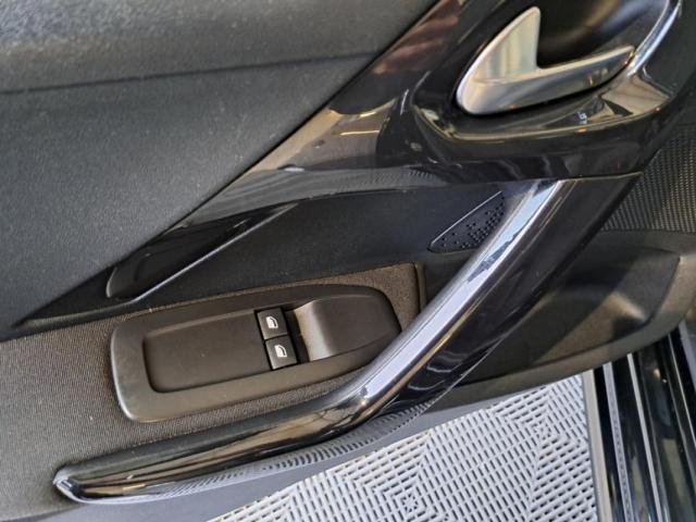 Peugeot 208 image 9