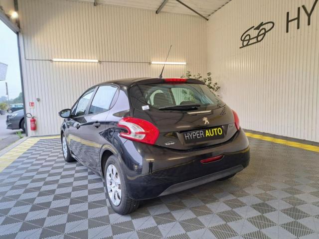 Peugeot 208 image 2