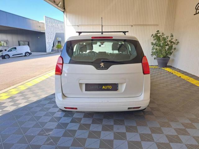 Peugeot 5008 image 1
