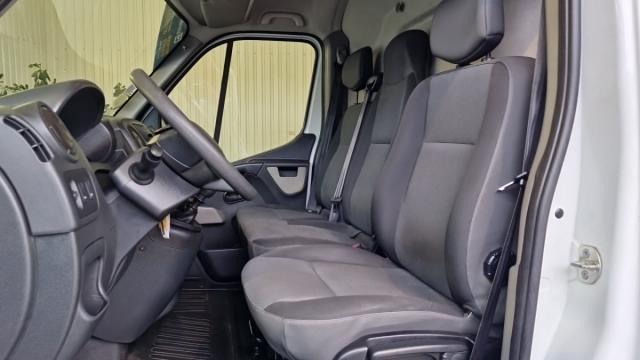 Renault Master image 2