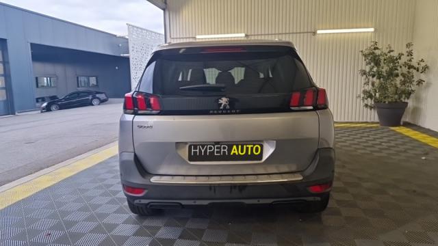 Peugeot 5008 image 1