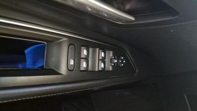 Peugeot 3008 image 3