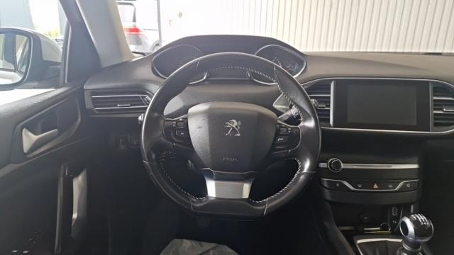 Peugeot 308 image 1
