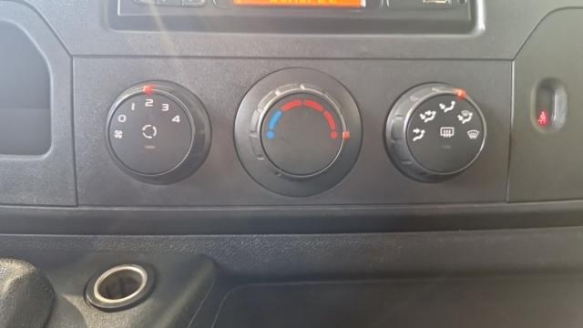 Renault Master image 9