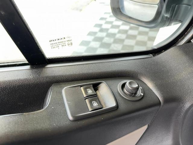 Renault Trafic image 9