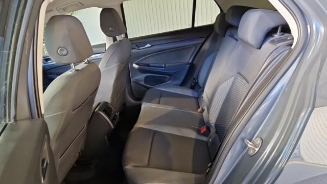 Volkswagen Golf image 6