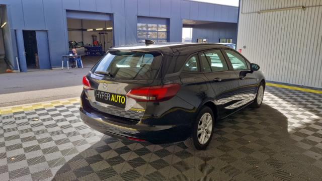 Opel Astra Sports Tourer image 8
