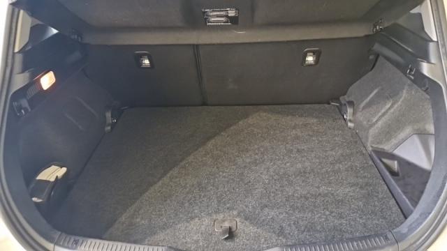 Toyota Auris image 1