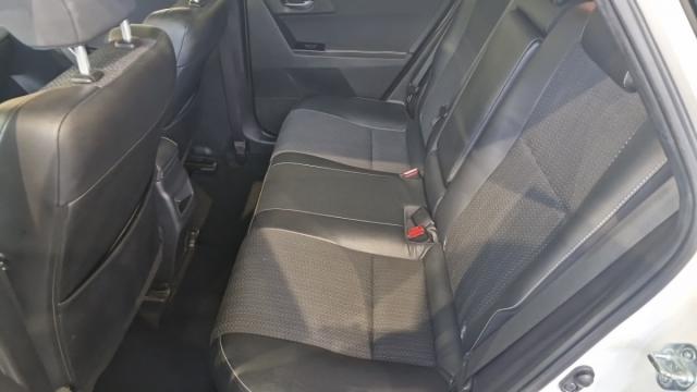 Toyota Auris image 3