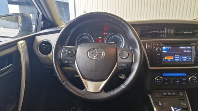 Toyota Auris image 6
