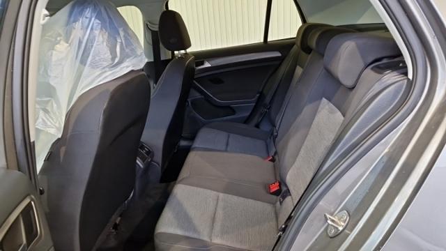 Volkswagen Golf image 8