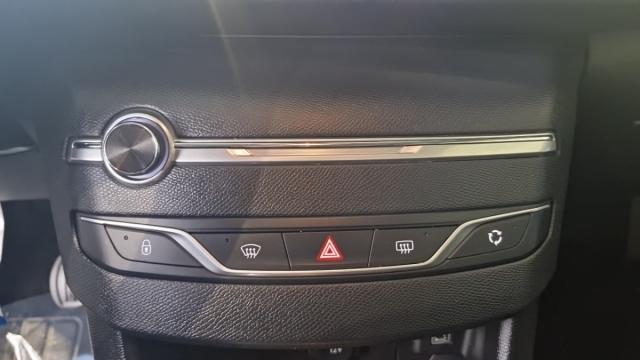 Peugeot 308 image 2