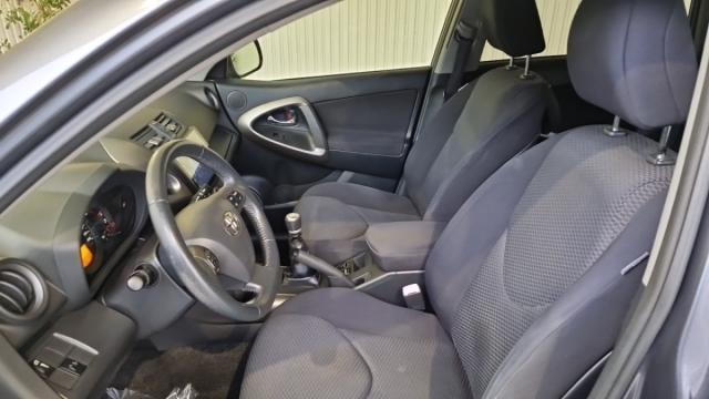 Toyota Rav4 image 2