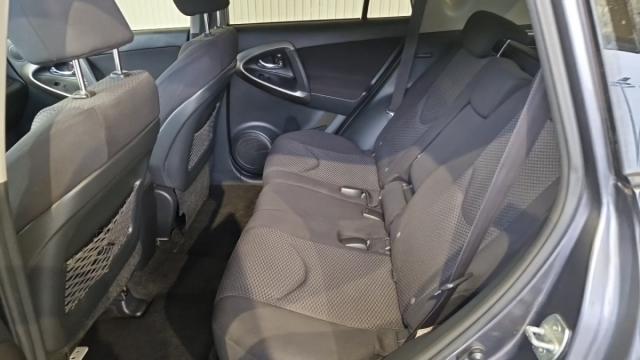 Toyota Rav4 image 8