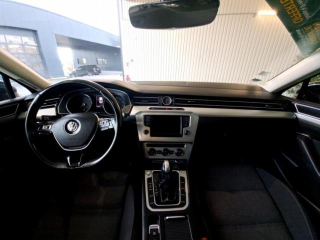 Volkswagen Passat image 8