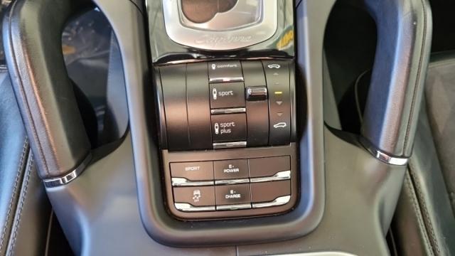 Porsche Cayenne image 8