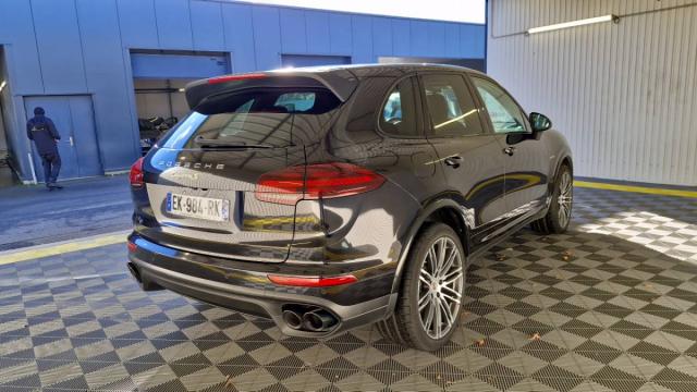 Porsche Cayenne image 2