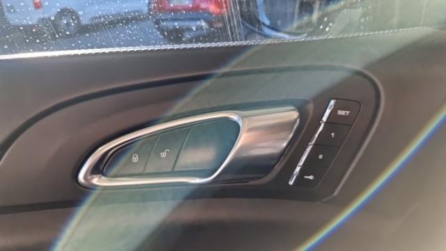 Porsche Cayenne image 9