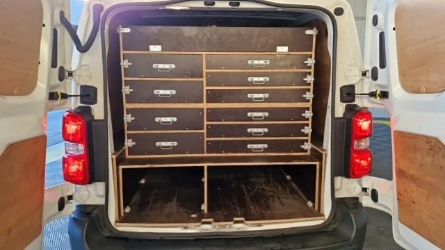 Peugeot Expert image 2