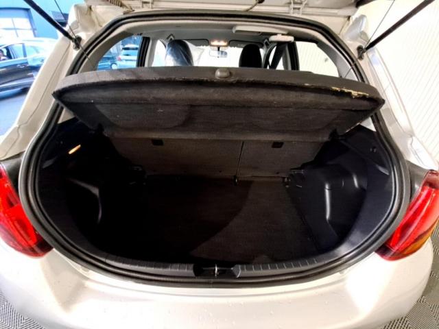 Toyota Yaris image 2