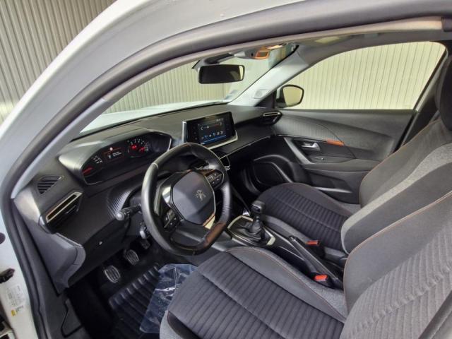 Peugeot 2008 image 1