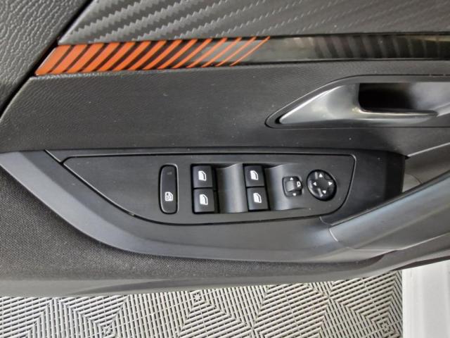 Peugeot 2008 image 8