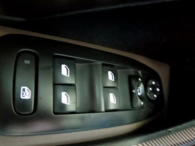 Peugeot 2008 image 8