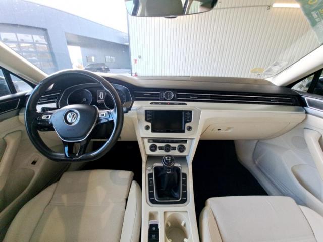 Volkswagen Passat Sw image 1