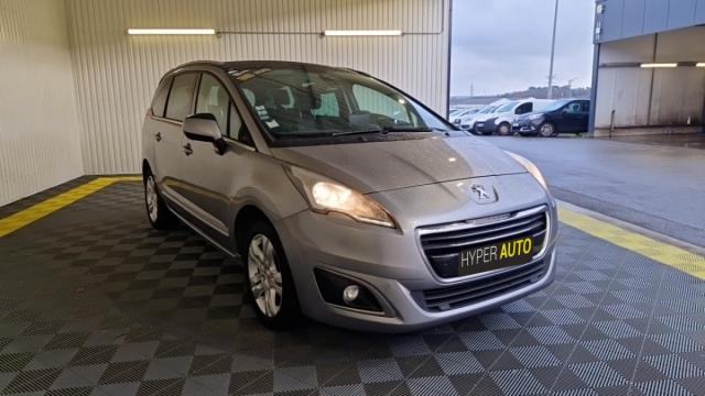 Peugeot 5008 image 1