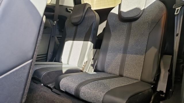 Peugeot 5008 image 2