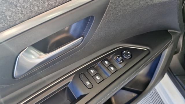 Peugeot 5008 image 6