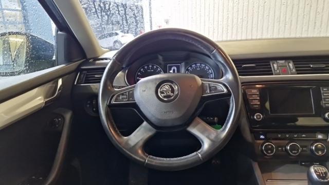 Skoda Octavia image 3