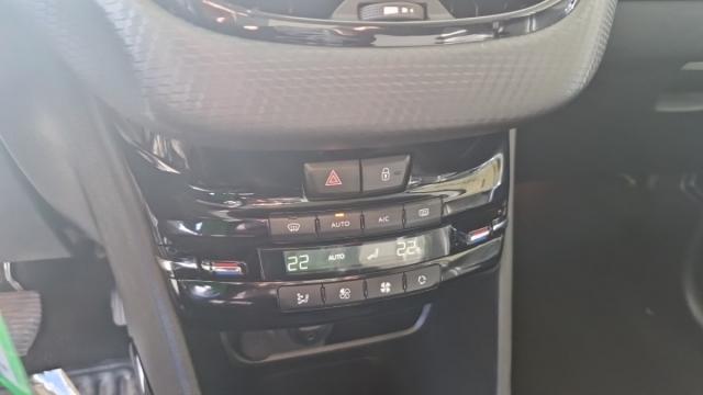 Peugeot 2008 image 3