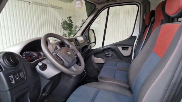Renault Master image 2