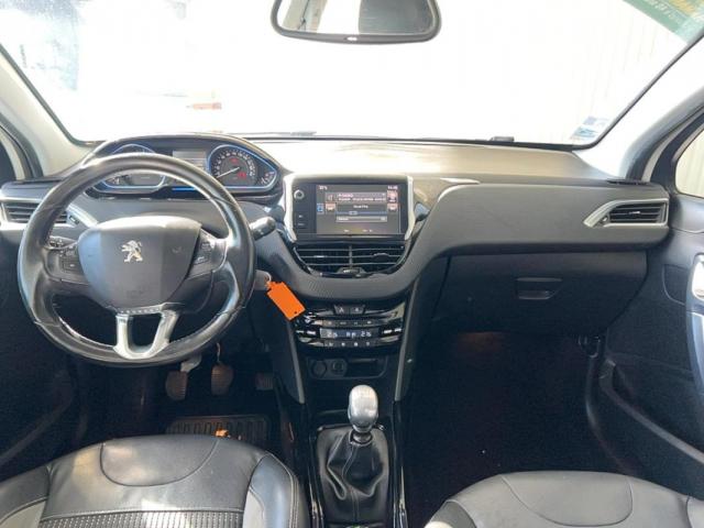 Peugeot 2008 image 2