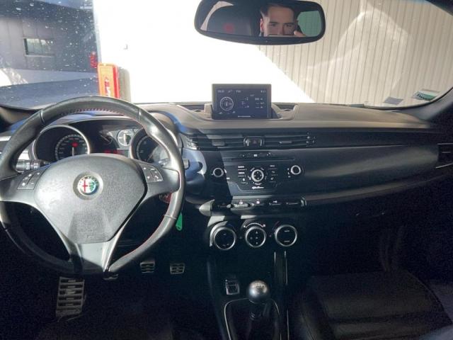 Alfa Romeo Giulietta image 8