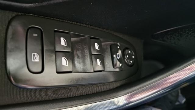 Peugeot 2008 image 8