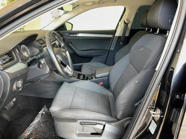 Skoda Superb Combi image 9