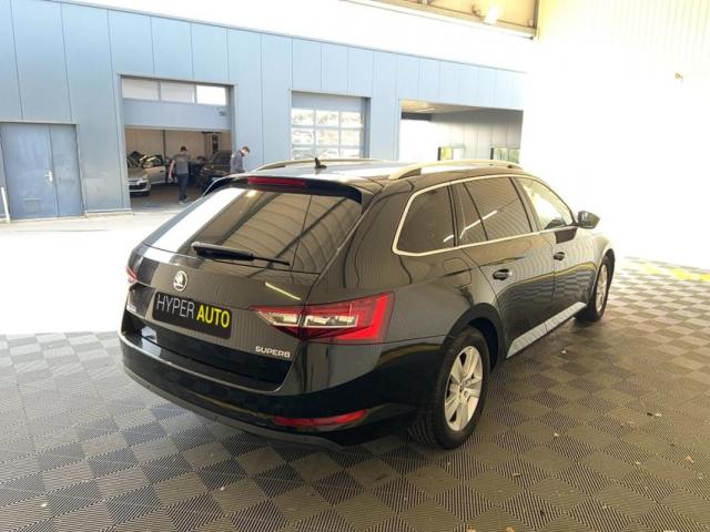 Skoda Superb Combi image 8