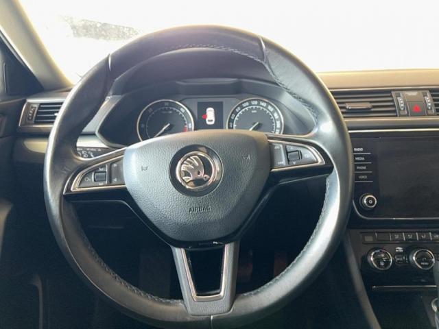 Skoda Superb Combi image 6